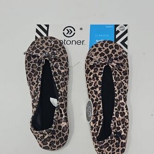 NWT Isotoner Womens Leopard Cheetah Print Ballet Slippers Medium 6.5-7.5 IsoFlex